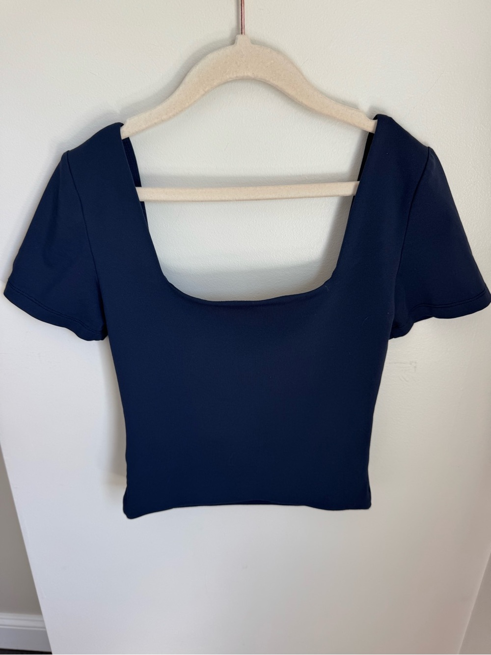 Aritzia Babaton Navy Square Neck Short Sleeve Crop Top Size XS - Picture 3 of 4